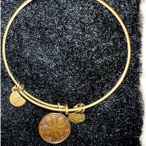 Alex and Ani Four Leaf Clover Rafaelian Gold Charm bracelet